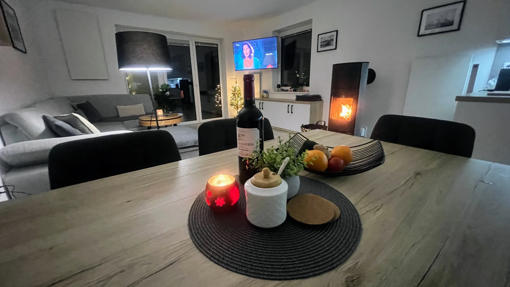 Jídelní stůl